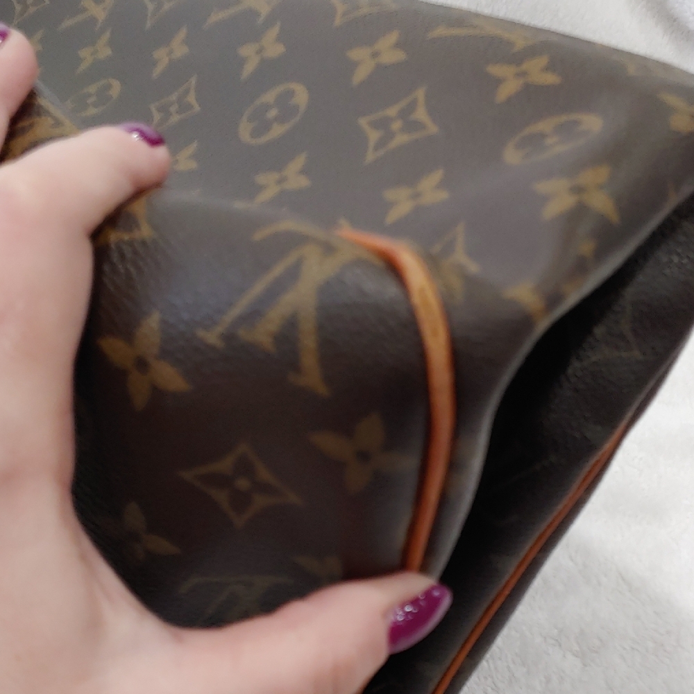 LV Monogram Shoulder Bag - Picture 9 of 14